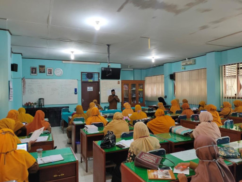 MEMPERSIAPKAN KENERJA DAN KURBAN