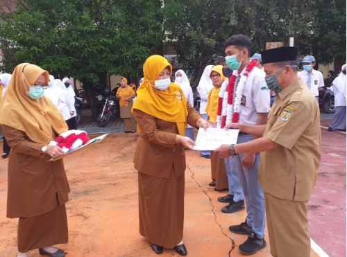 PEMBAGIAN HADIAH 