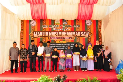 SMAN 7 Banda Aceh Peringati Maulid Nabi Muhammad SAW dan Santuni 121 Anak Yatim