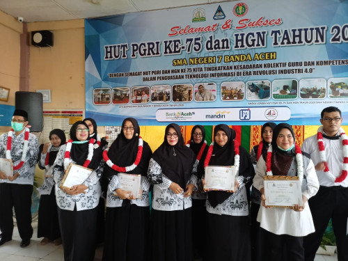 GURU BERDIDIKASI